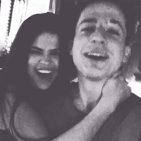 Selena Gomez y Charlie Puth.