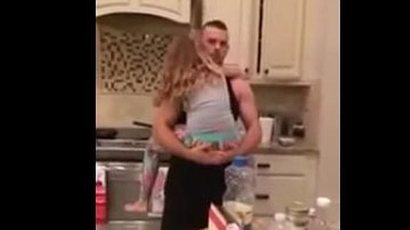 El vídeo de un padre bailando con su hija causa controversia en la red | La  Verdad