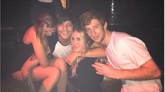 Louis Tomlinson y Oli con Briana y su prima Ashley.