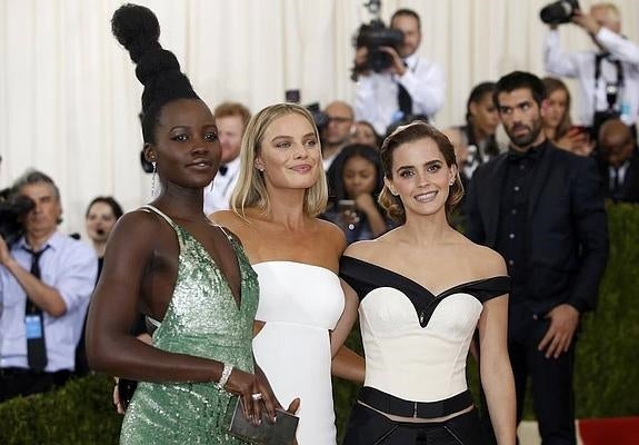 Lupita Ny'Ongo, Margot Robbie y Emma Watson en la gala MET 2016. 