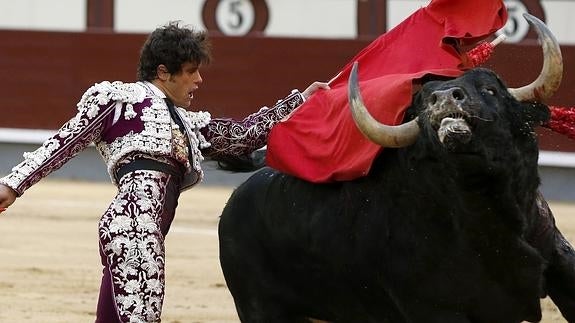 Abellán, durante la faena al segundo de su lote.