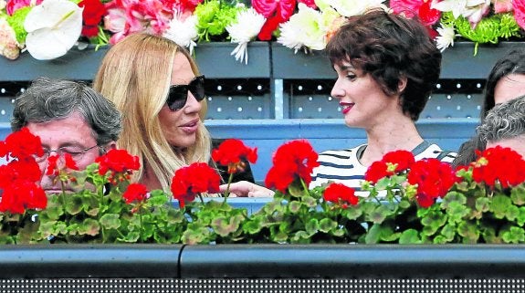 Marta y Paz Vega en el tenis en Madrid. Después subió una foto a su Instagram. :: efe/J. Martin