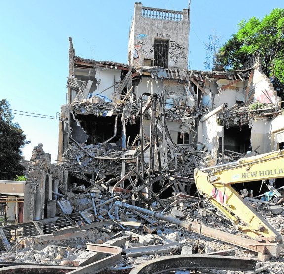 Demolición del Palacete Ponce, o casa de Jara Carrillo, al inicio del Malecón, en 2009.  