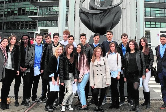 Los alumnos ante el Parlamento. 