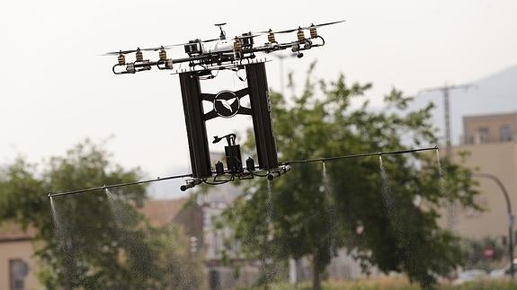 Dron utilizado para combatir al mosquito tigre en Murcia. 