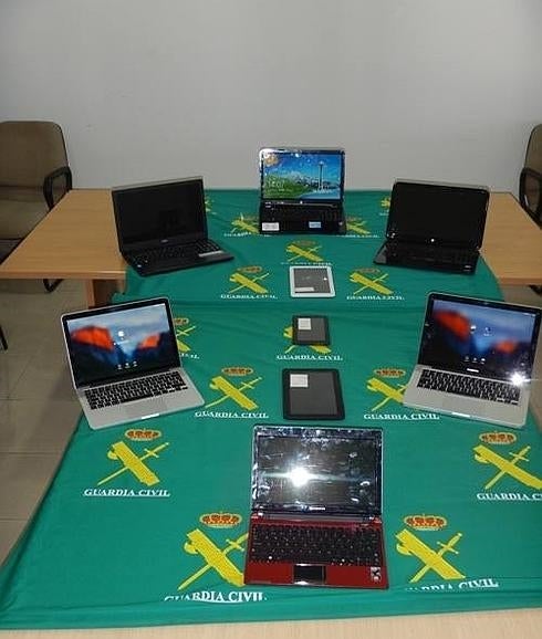 Los ordenadores y las tabletas robadas. 