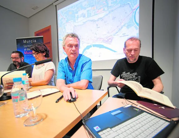 Manuel Martínez, Consuelo Oñate, Pedro Jiménez y Román García, en la presentación.