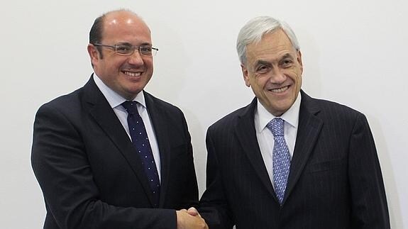 Pedro Antonio Sánchez junto al expresidente de Chile, Sebastián Piñera.