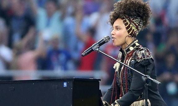 La cantante Alicia Keys en la final de la Champions League de 2016. 