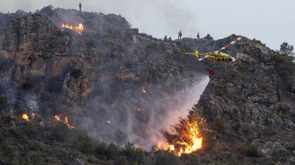 El incendio de Calasparra, estabilizado tras arrasar 260 hectáreas de monte bajo