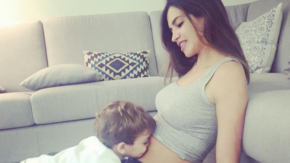Sara Carbonero con Martín antes de dar a luz a Lucas.