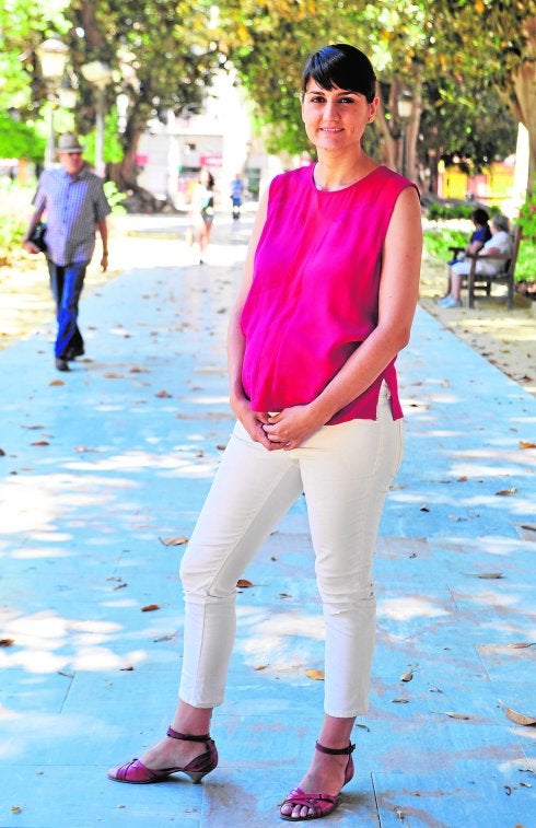 María González Veracruz, en el jardín de Floridablanca de Murcia. 