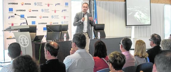 El director del Instituto de Fomento, Javier Celdrán, durante su conferencia, en el salón de actos de la Facultad de Ciencias de la Empresa de la UPCT.