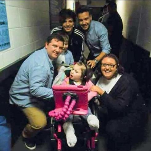 LIam Payne y Louis Tomlinson con Georgie.