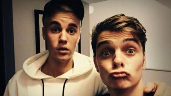 Justin Bieber canta una canción de Taylor Swift mejor que ella