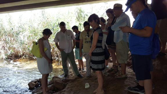 Visita de una delegación de Podemos al Mar Menor.