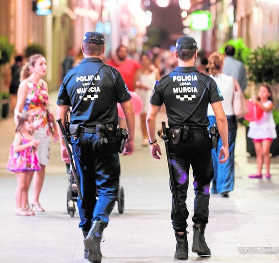 Una patrulla del Grupo Especial de Seguridad Ciudadana, en Trapería.