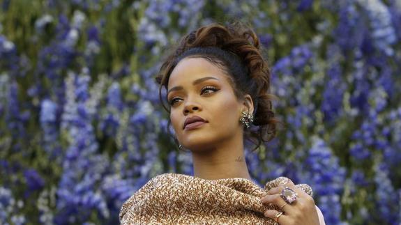 La cantante de Barbados posando en la semana de la moda de París. 