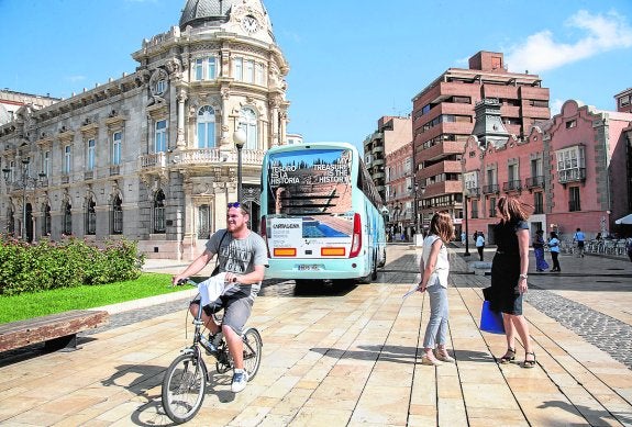 El Teatro Romano 'viaja' a Francia en autobús