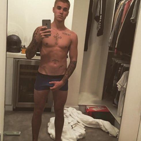 Justin Bieber se toca su «herramienta».