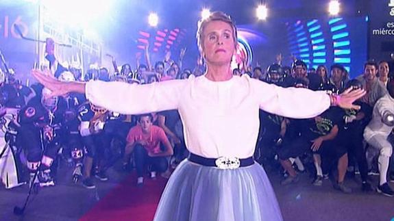 Mercedes Mila inaugurando Gran Hermano 16.