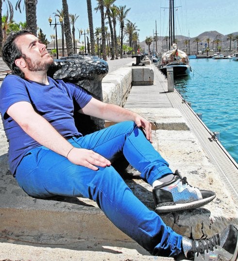 Fito Conesa, solazándose en el Puerto de Cartagena. 