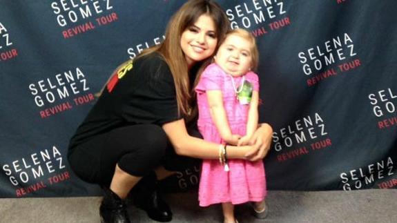 Selena Gomez, elogiada por sus fans por su cercanía y naturalidad