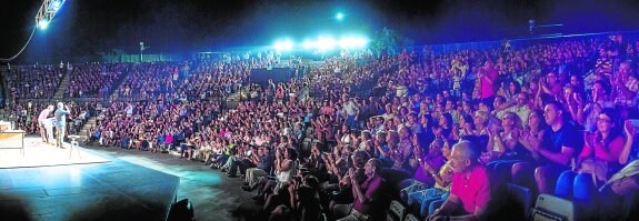 Imagen del público asistente a una de las veladas de la 47 edición del Festival Internacional de Teatro, Música y Danza de San Javier.