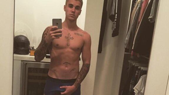 Justin Bieber presumiendo de miembro.