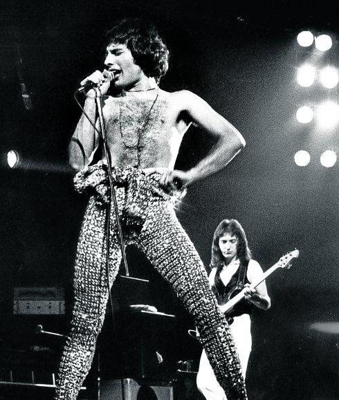 El líder de Queen, en una  actuación en el  Wembley Arena de  Londres en mayo  del 78