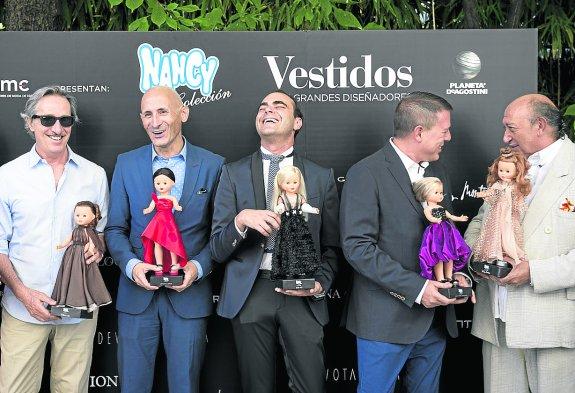 Roberto Torretta, Modesto Lomba, Ion Fiz, Hannibal Laguna y Francis Montesinos, con sus modelos. 