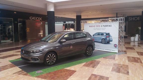 El nuevo Fiat Punto fue el centro de todas las miradas en el centro comercial