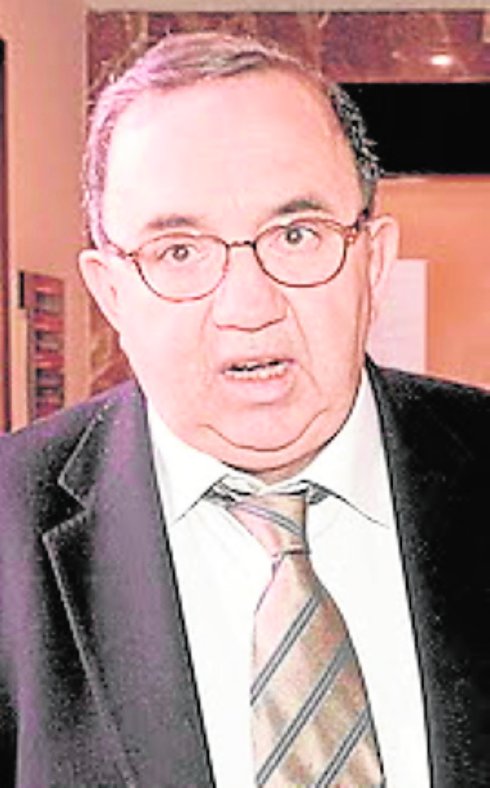 El rector José Orihuela. 