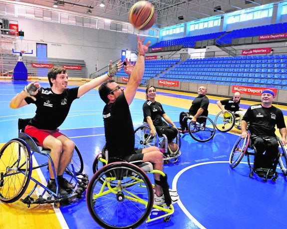 Entrenamiento del Murcia BSR Ortomol, en el pabellón Príncipe de Asturias. 