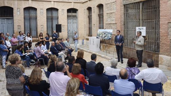 El alcalde José Ballesta, este miércoles, en la presentación del concurso de anteproyectos para la Cárcel Vieja. 