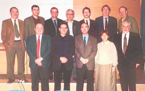 Toribio Fernández (primero por la izquierda en la fila superior), en un congreso junto a Bernard Feringa (tercero por la derecha) y Fraser Stoddart (abajo, a la derecha) y otros investigadores. 