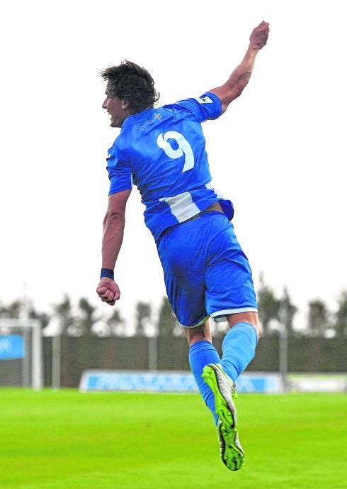 Chumbi celebra el gol conseguido ante el Marbella.