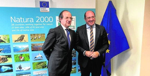 Daniel Calleja y Pedro Antonio Sánchez, ayer, tras la reunión en Bruselas.