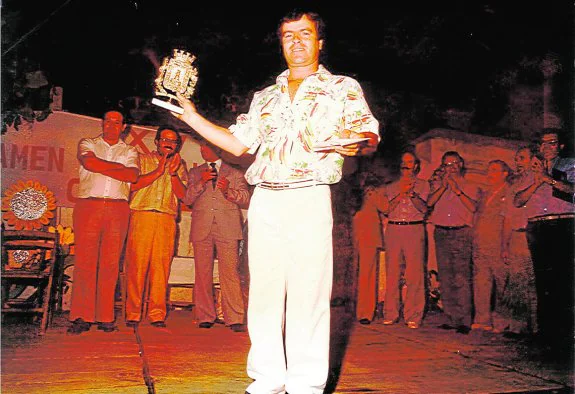 Juan Santos El Baranda, proclamado vencedor del Certamen Nacional del Trovo en 1985. 