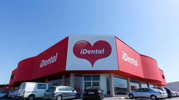 Pacientes de iDental catalogan la labor de estos centros dentales como "milagro"