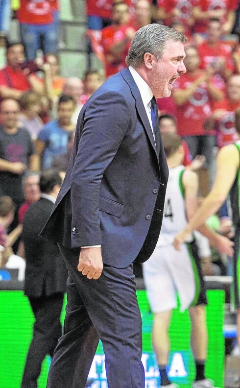 El entrenador del UCAM, Óscar Quintana.