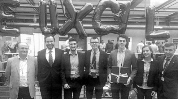 La delegación de la empresa Mahoo, ayer en Múnich.