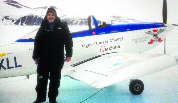 Michel Gordillo, tras aterrizar en la base argentina Marambio y completar la vuelta a la Antártida.