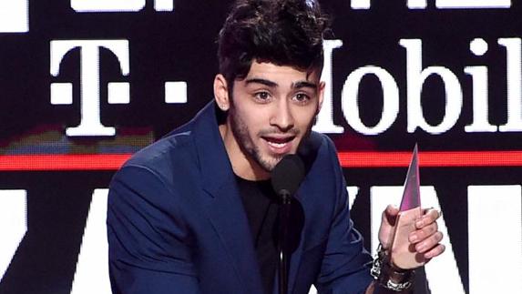 Zayn Malik recogió su primer premio.