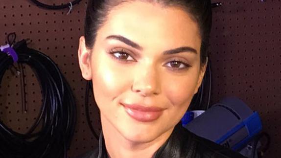 Kendall Jenner hace creer a todos que se operó los labios