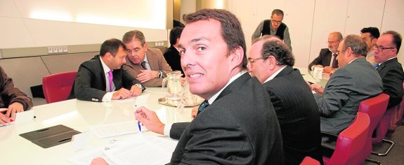 Javier Ruano, con el resto de miembros del Consejo Social de la UMU, en su última sesión.