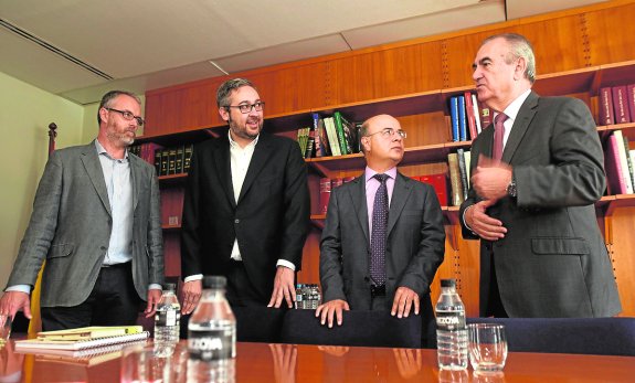 Domingo Segado, Víctor Martínez, el consejero Andrés Carrillo y González Tovar, en la reunión de octubre del pasado año para hablar sobre el proyecto de presupuestos.