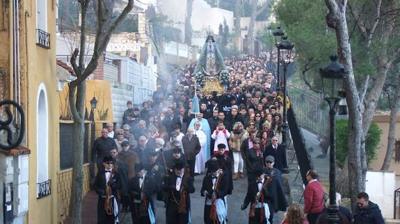 Miles de personas acompañan a la Virgen de la Purísima en La Bajda. 