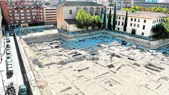 Vista actual del yacimiento de San Esteban, donde se adivinan las estructuras arqueológicas. 