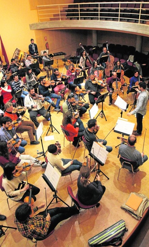 Ensayo de la Orquesta de Cámara de Cartagena, ayer, en el Conservatorio. 